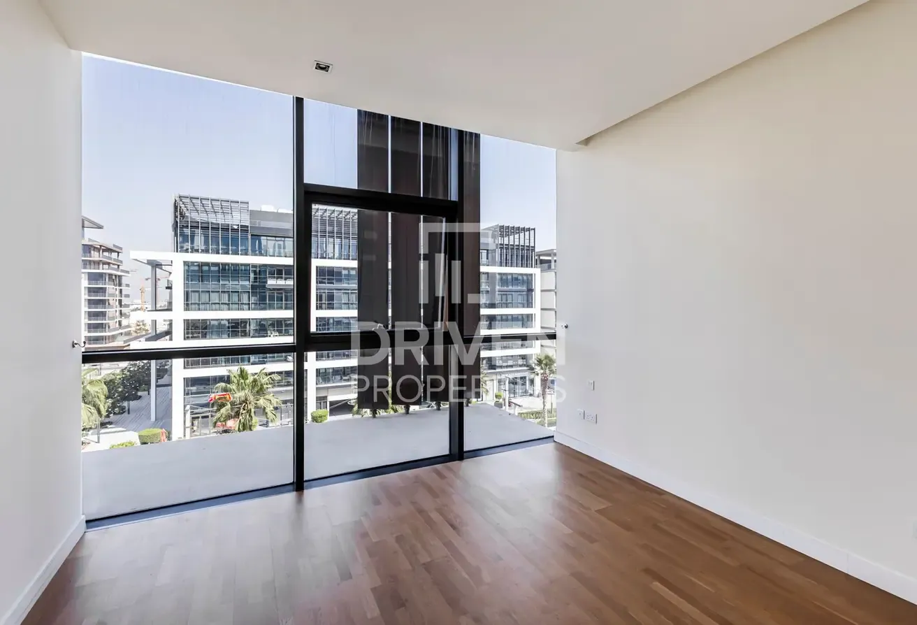 Boulevard View | Prime Location | High Floor