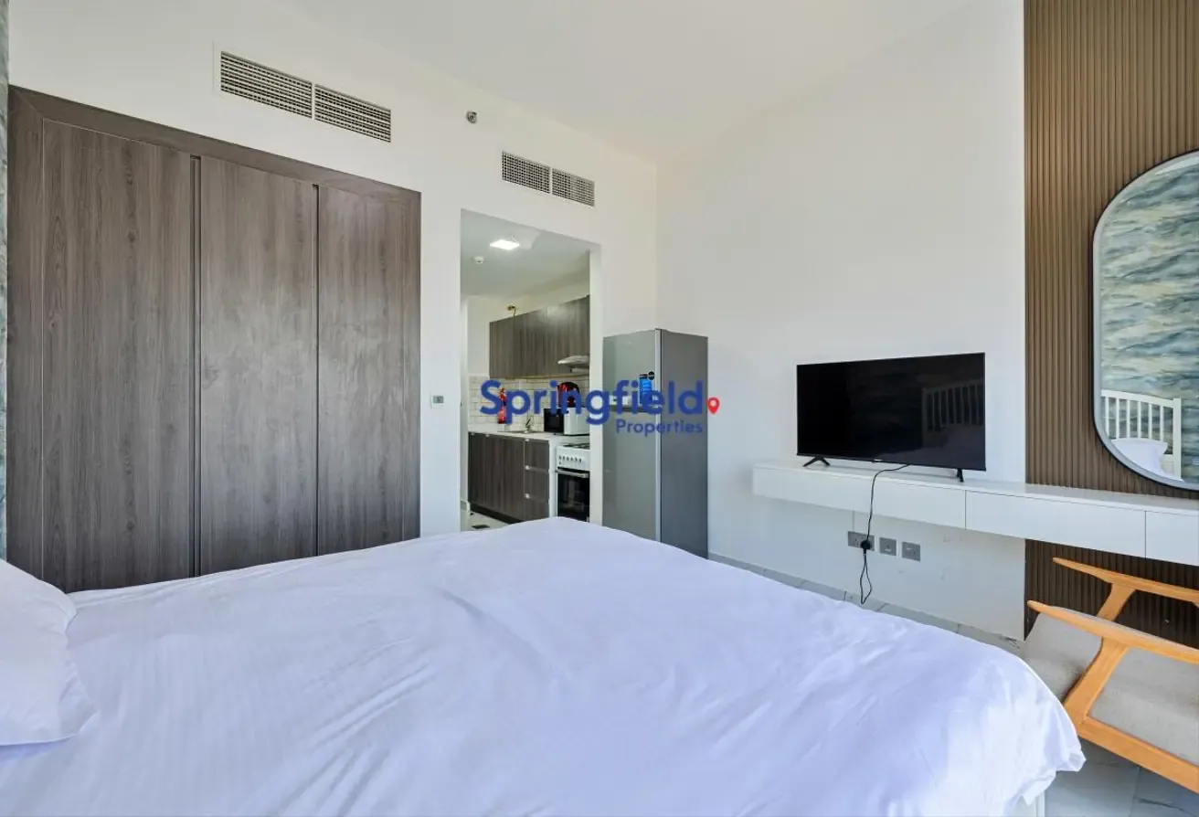 Modern Studio | Furnished | DLRC