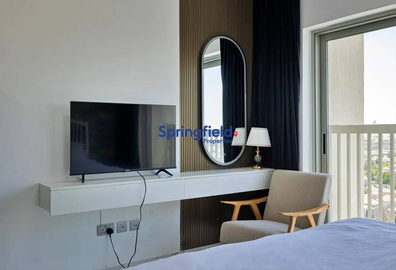 Modern Studio | Furnished | DLRC