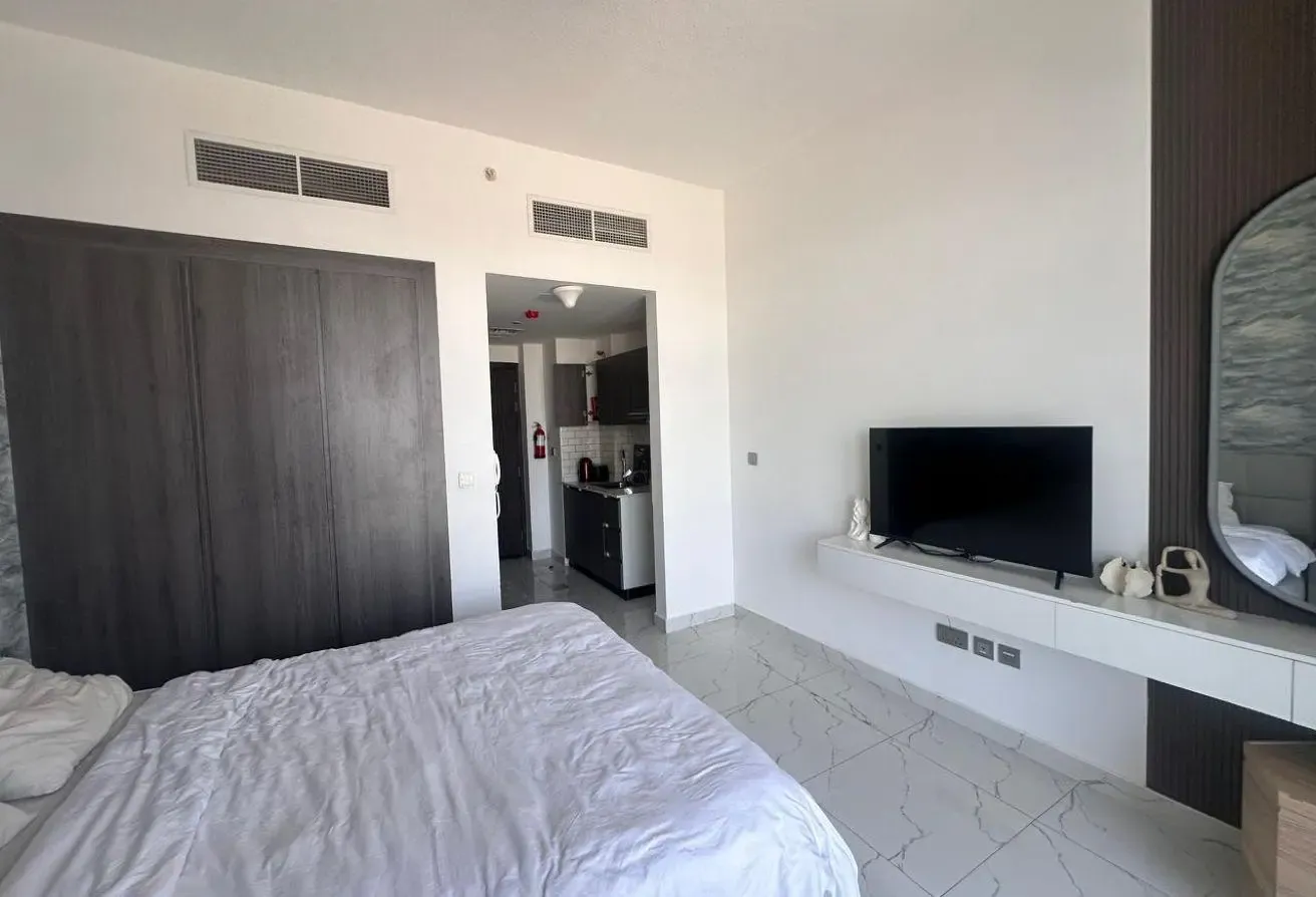 Furnished Studio | Prime Location | Vacant