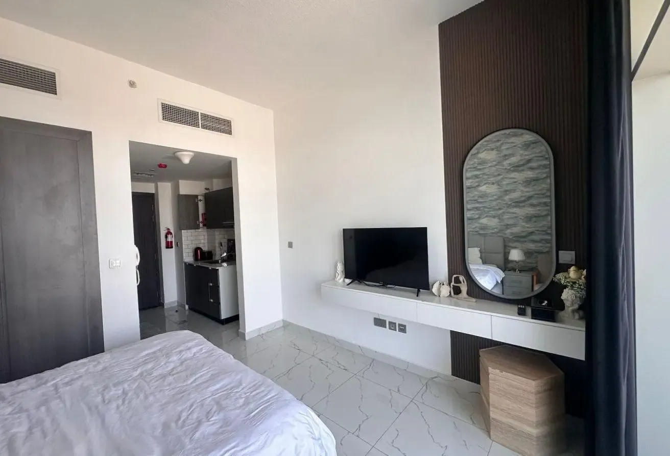 Furnished Studio | Prime Location | Vacant