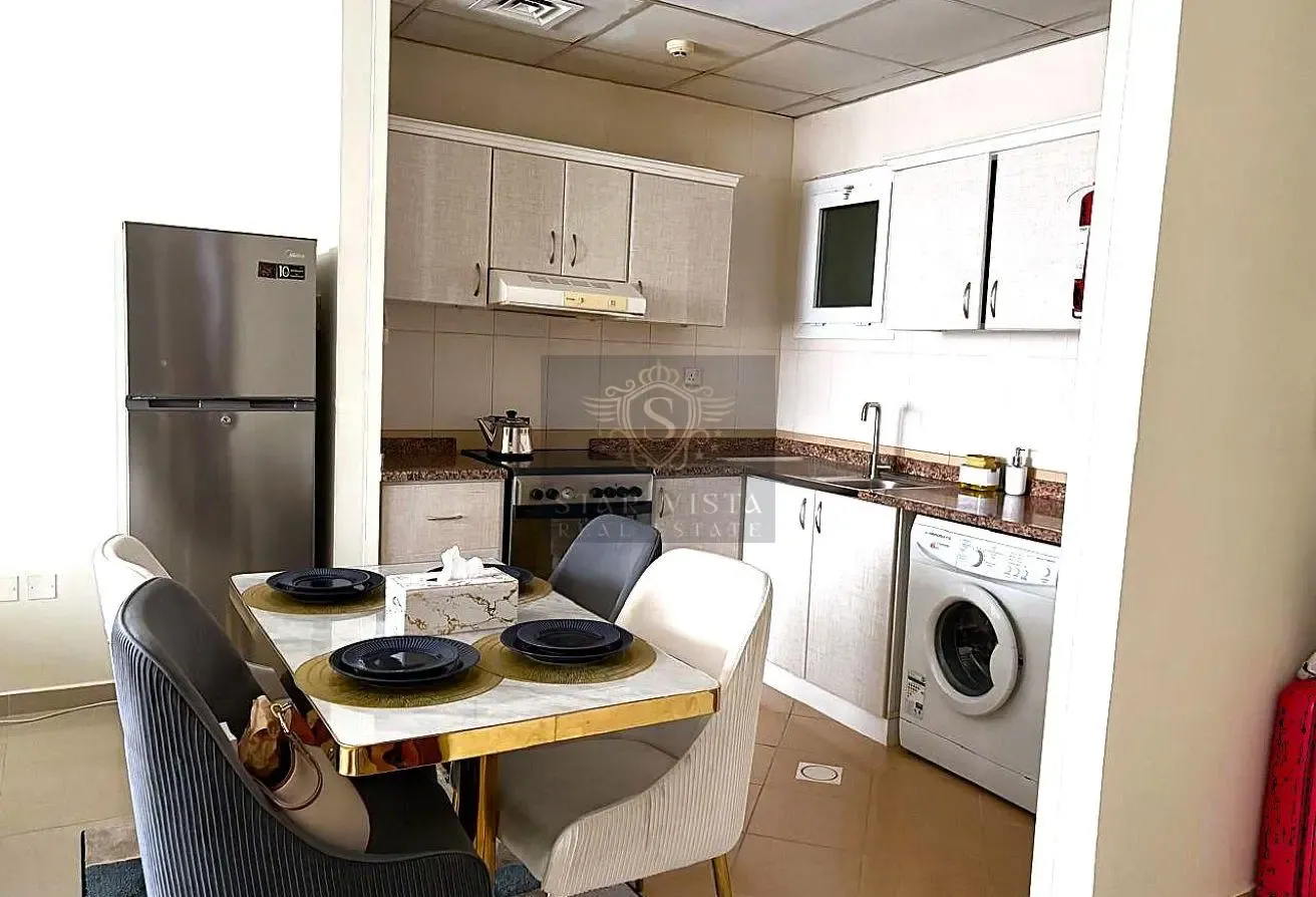 LAKE VIEW | BEAUTIFUL |NEAR METRO | FURNISHED