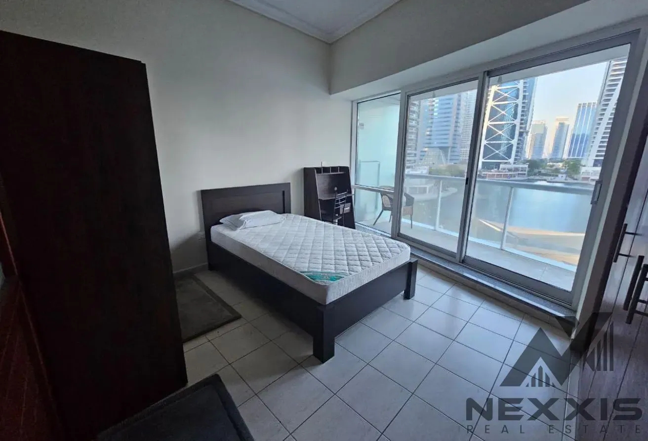 BIG LAYOUT|FURNISHED| WITH BALCONY| NEAR TO METRO|