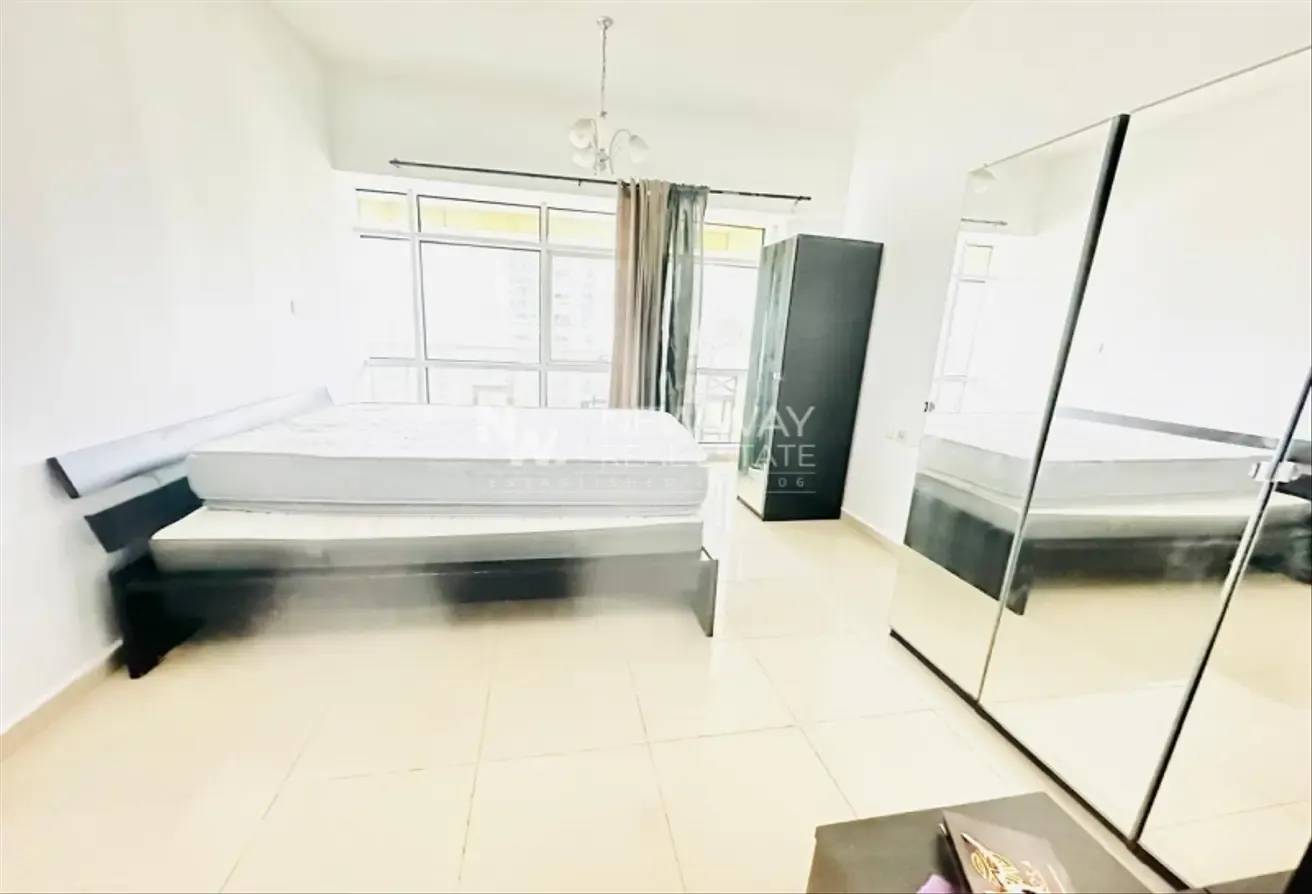 Lake View| Big Balcony |12 Cheques