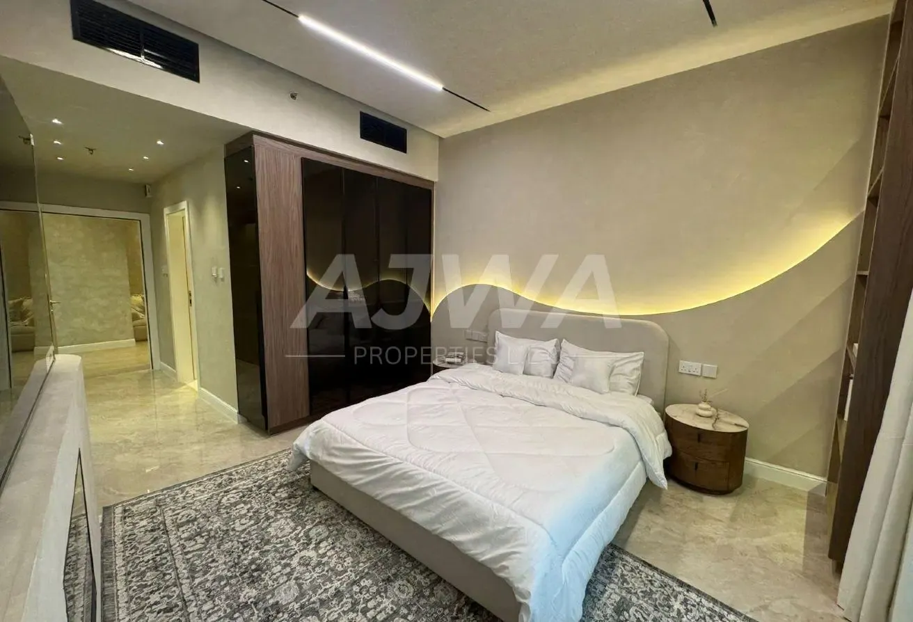 Upgraded and furnished 1 Bed near Metro Station