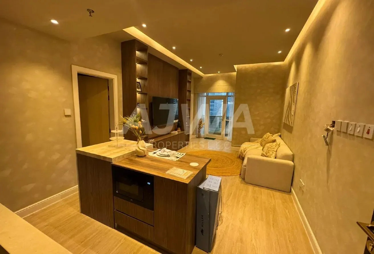Upgraded and furnished 1 Bed near Metro Station