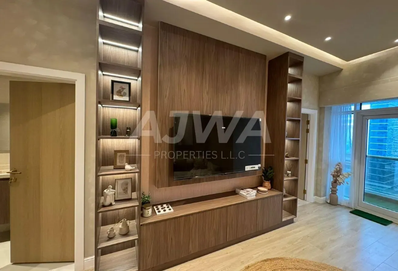 Upgraded and furnished 1 Bed near Metro Station