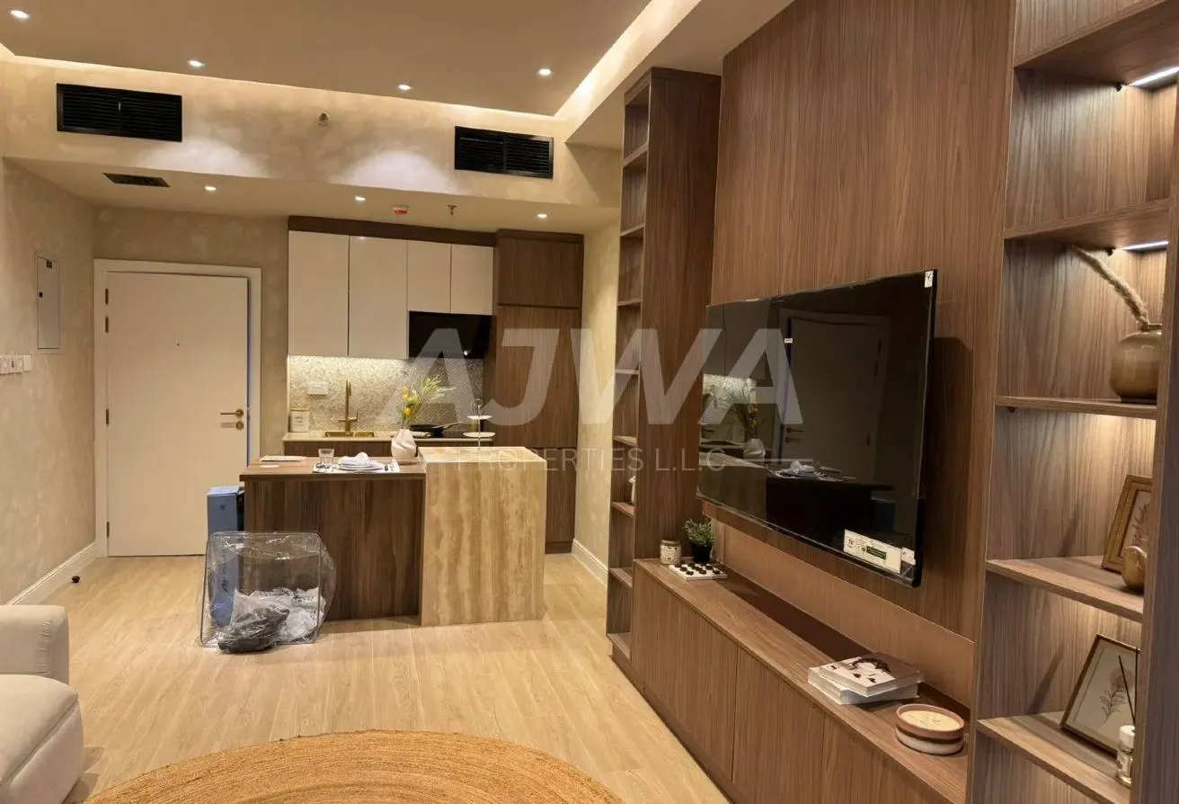 Upgraded and furnished 1 Bed near Metro Station