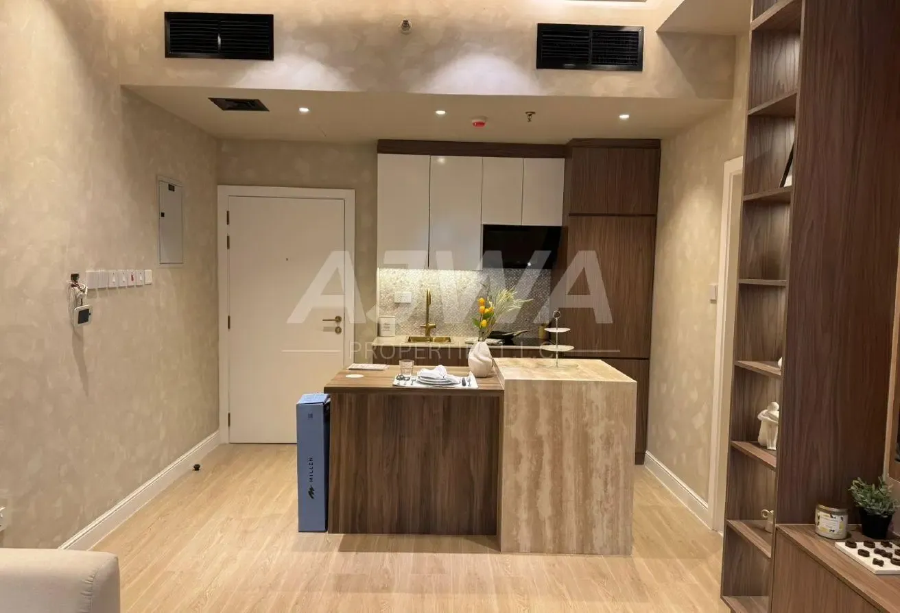 Upgraded and furnished 1 Bed near Metro Station