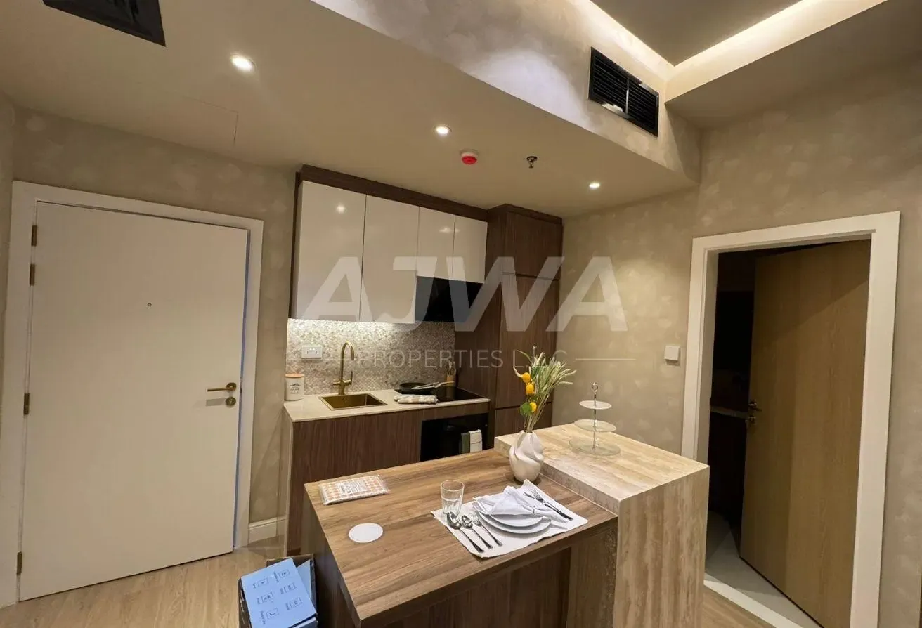 Upgraded and furnished 1 Bed near Metro Station