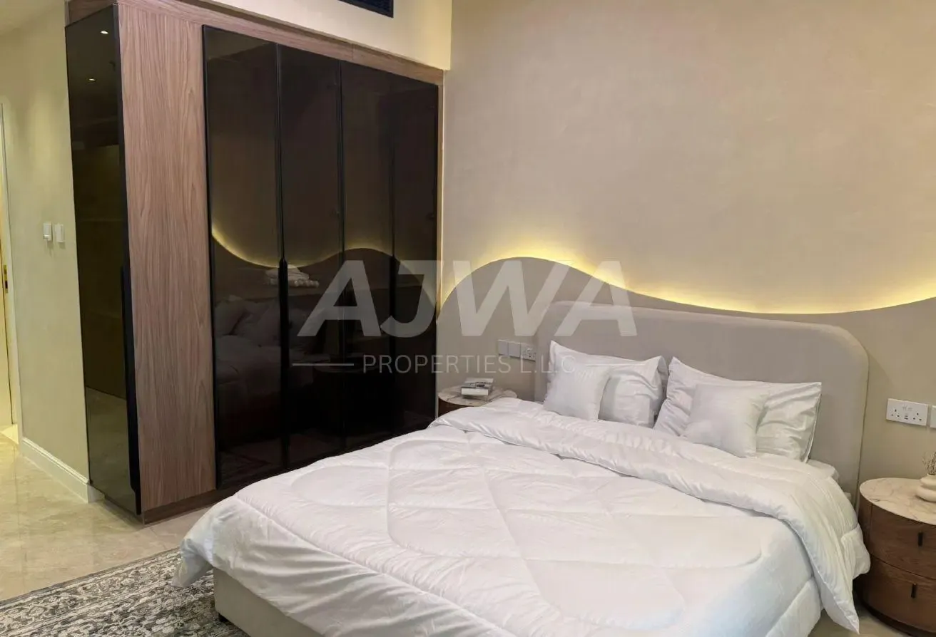 Upgraded and furnished 1 Bed near Metro Station