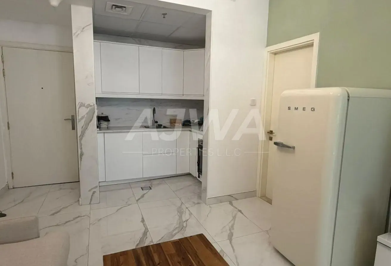 1 Bed fully furnished and upgraded opposite metro
