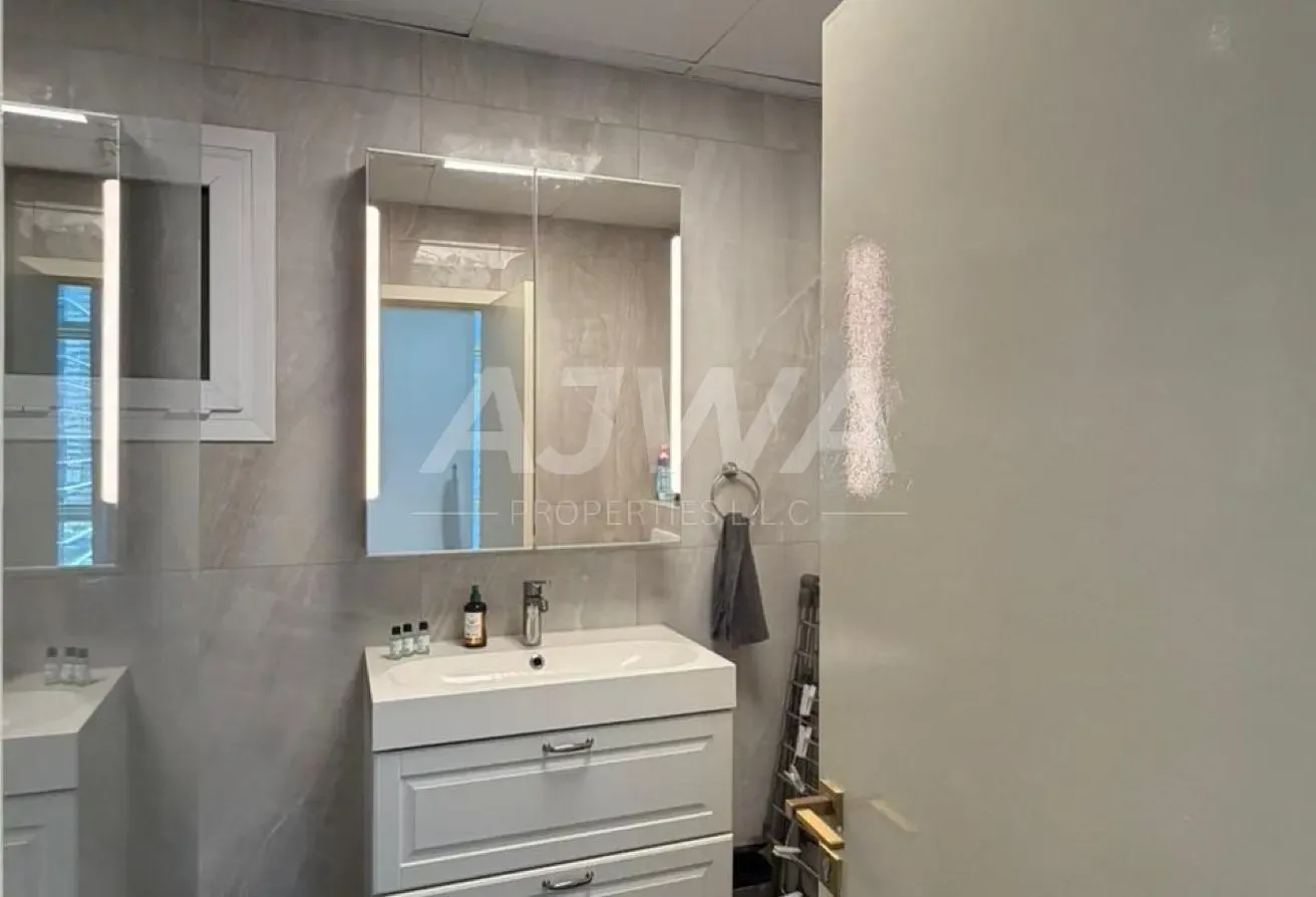 1 Bed fully furnished and upgraded opposite metro