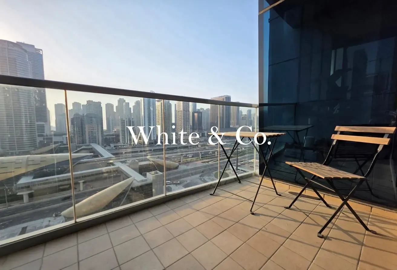 Upgraded |Natural Light| Multiple Cheques