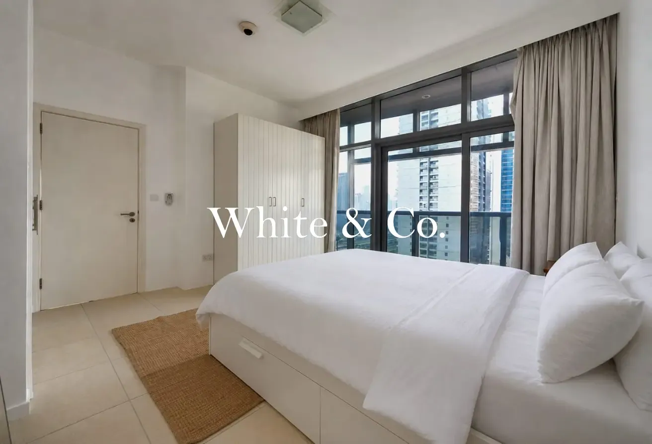 Upgraded |Natural Light| Multiple Cheques