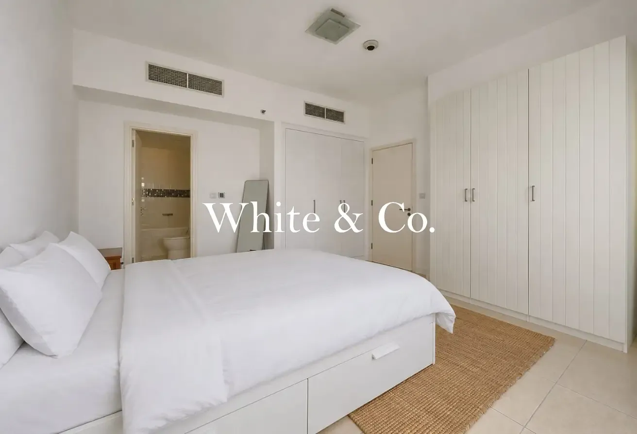 Upgraded |Natural Light| Multiple Cheques