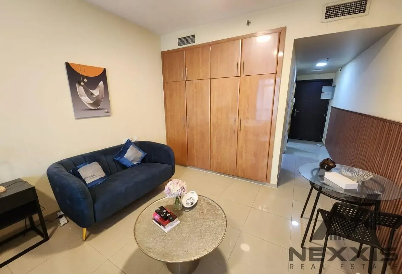 Upgraded Cozy Flat - Fully Furnished - High Floor