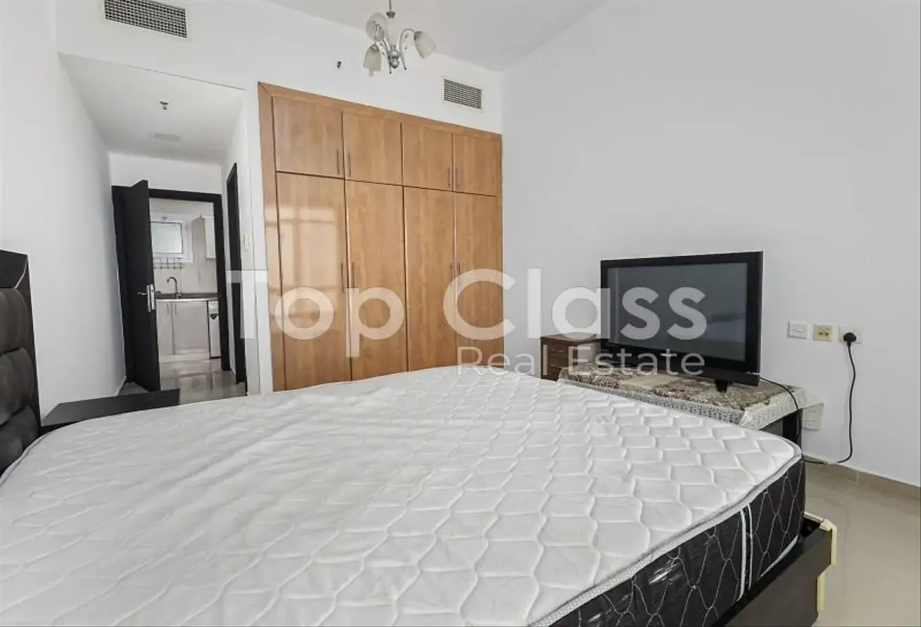 High Floor | Near Metro | Furnished | Lake View