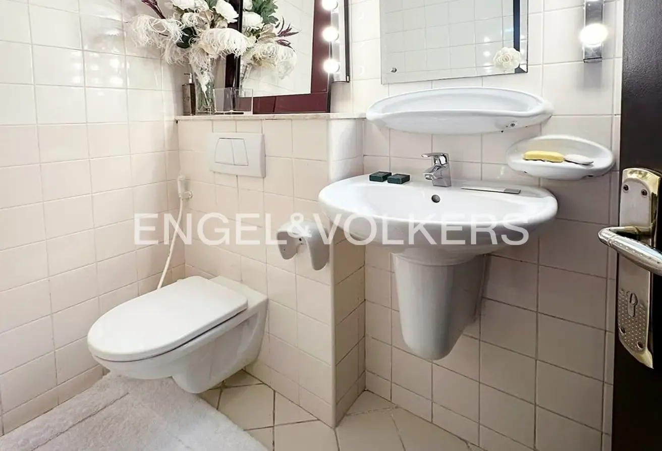 Low Floor | Fully Furnished | Vacant Now
