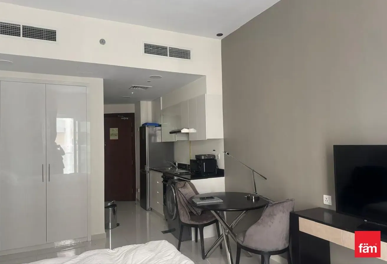 Ready to Move| Fully Furnish| Multiple cheques