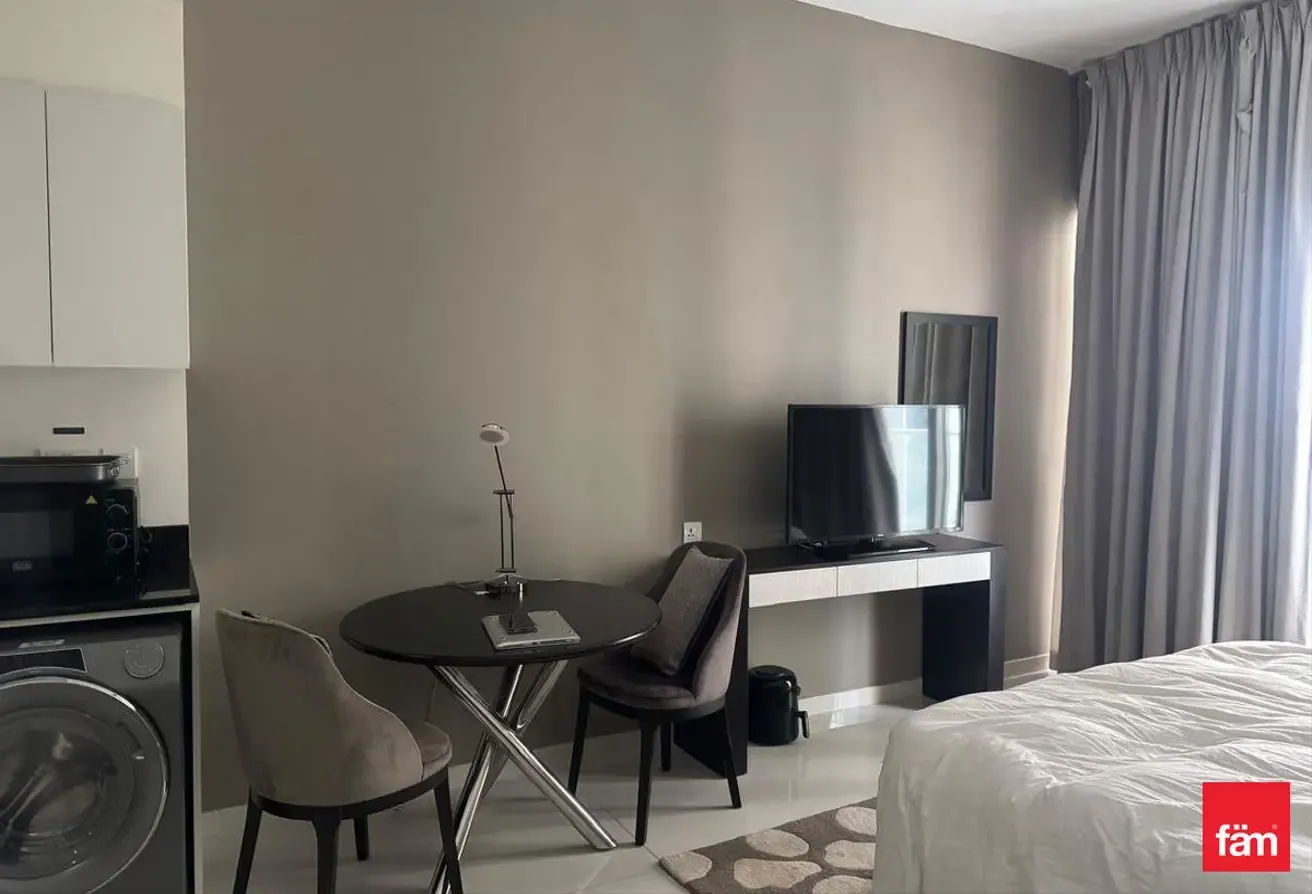 Ready to Move| Fully Furnish| Multiple cheques