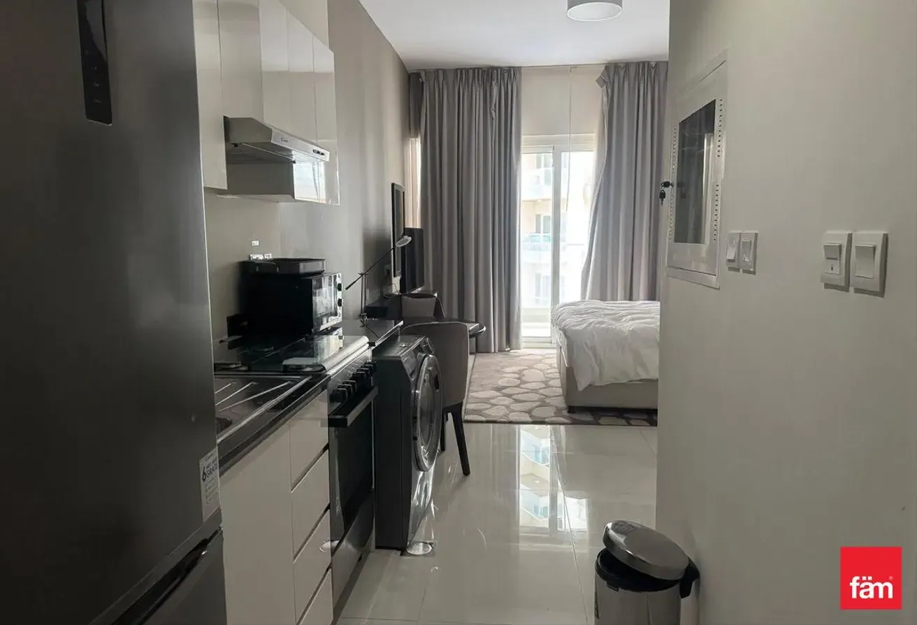 Ready to Move| Fully Furnish| Multiple cheques