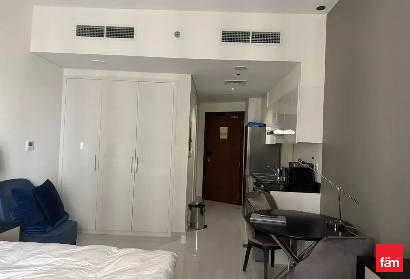 Ready to Move| Fully Furnish| Multiple cheques