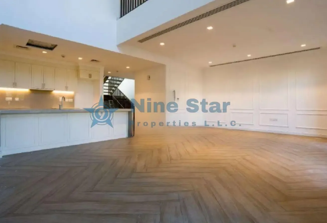 4,148 SQFT / POOL & PARK / VACANT