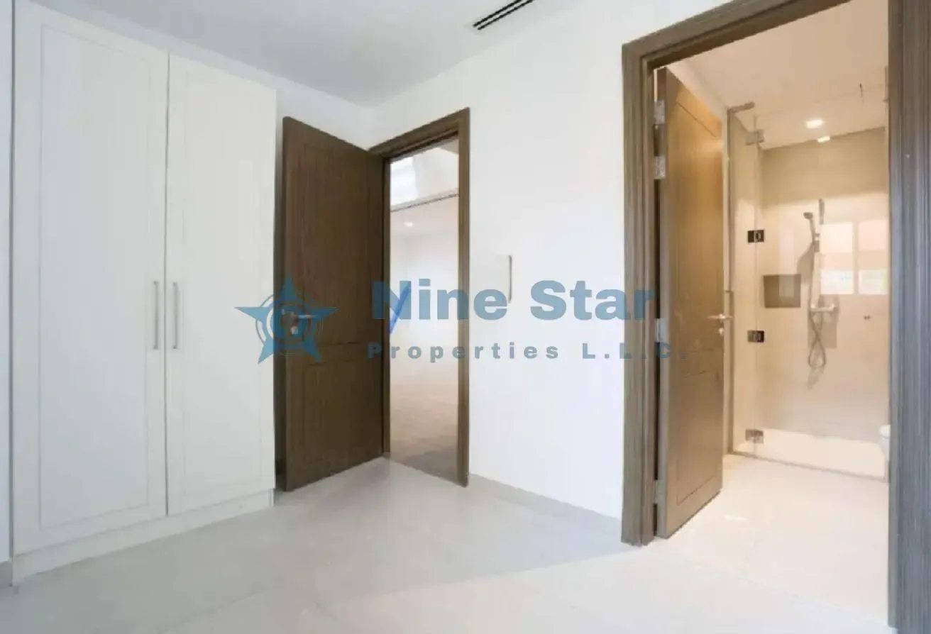 4,148 SQFT / POOL & PARK / VACANT