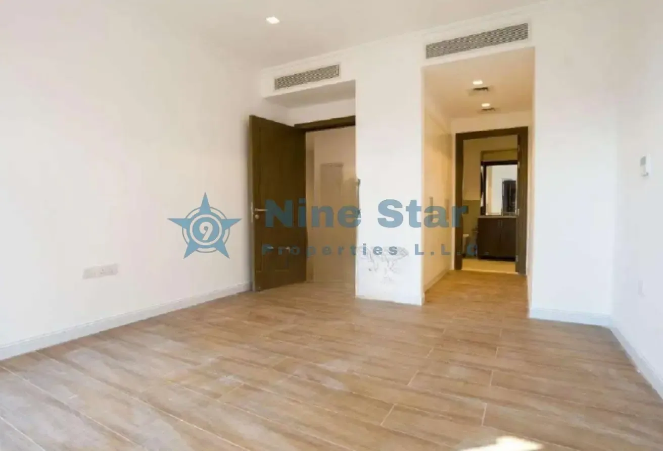 4,148 SQFT / POOL & PARK / VACANT