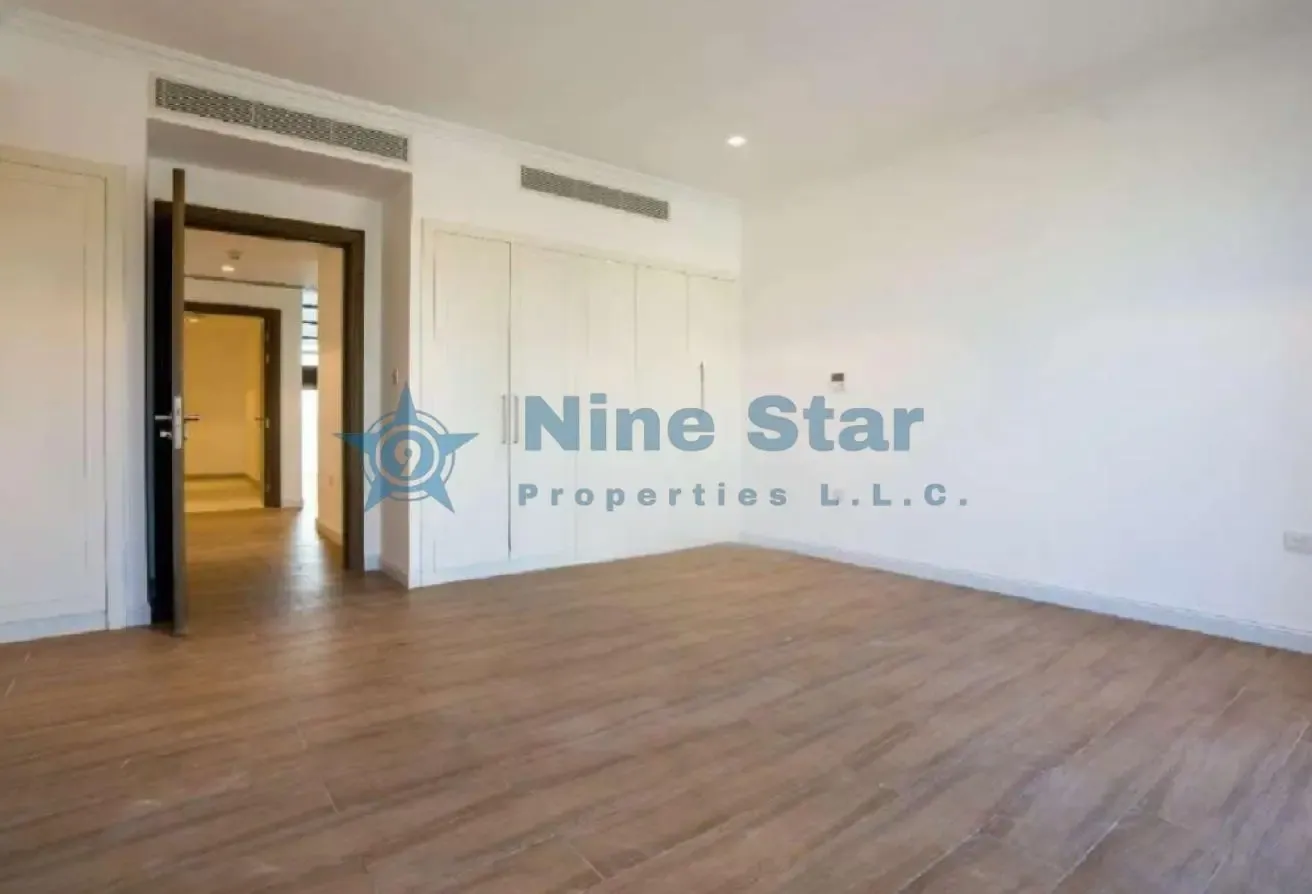 4,148 SQFT / POOL & PARK / VACANT