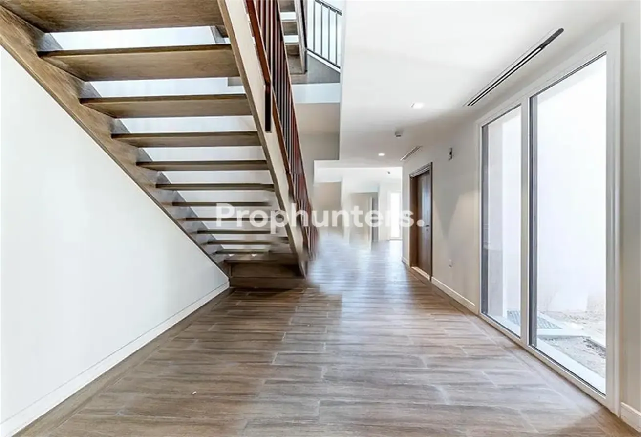 Bespoke Unit I Vacant I Large Layout