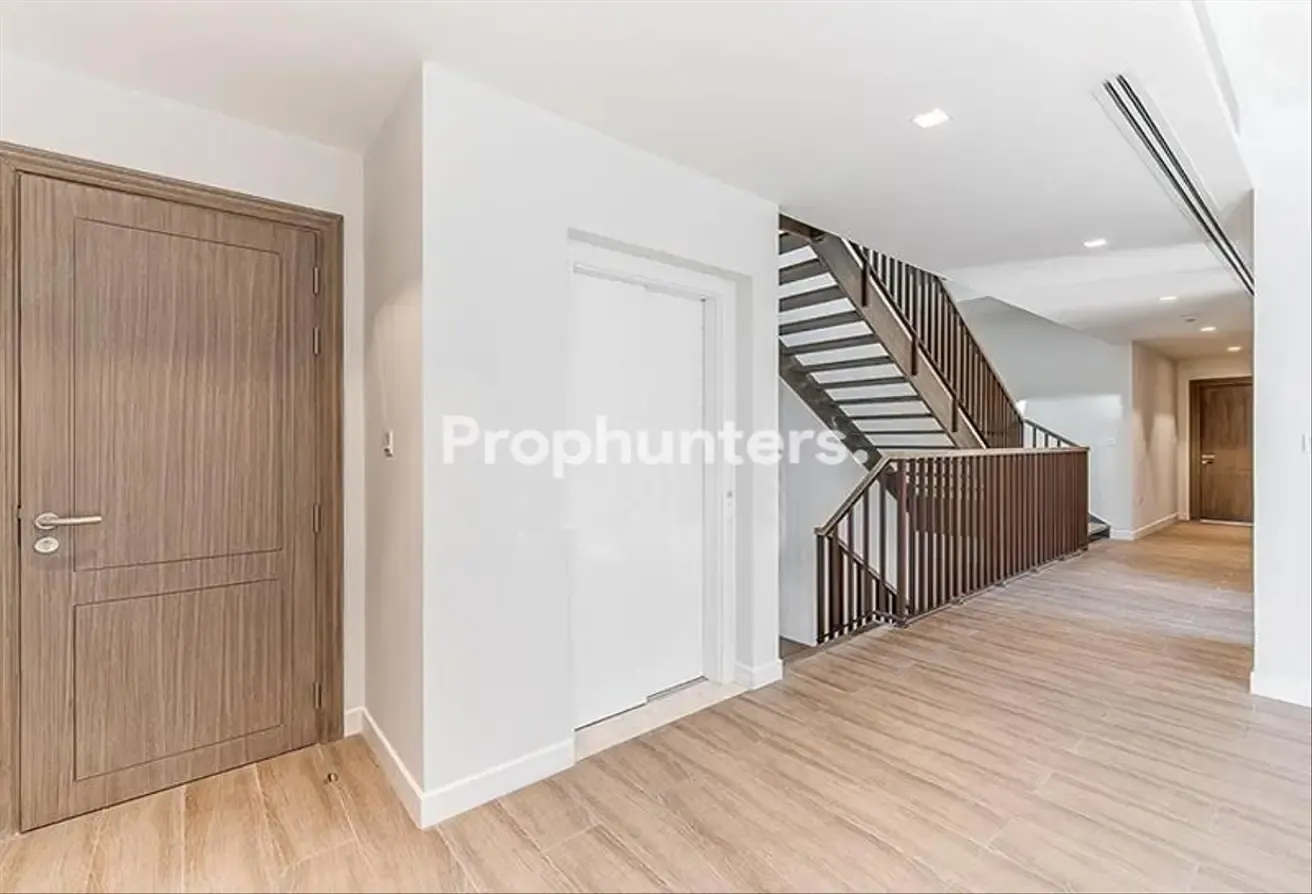 Bespoke Unit I Vacant I Large Layout
