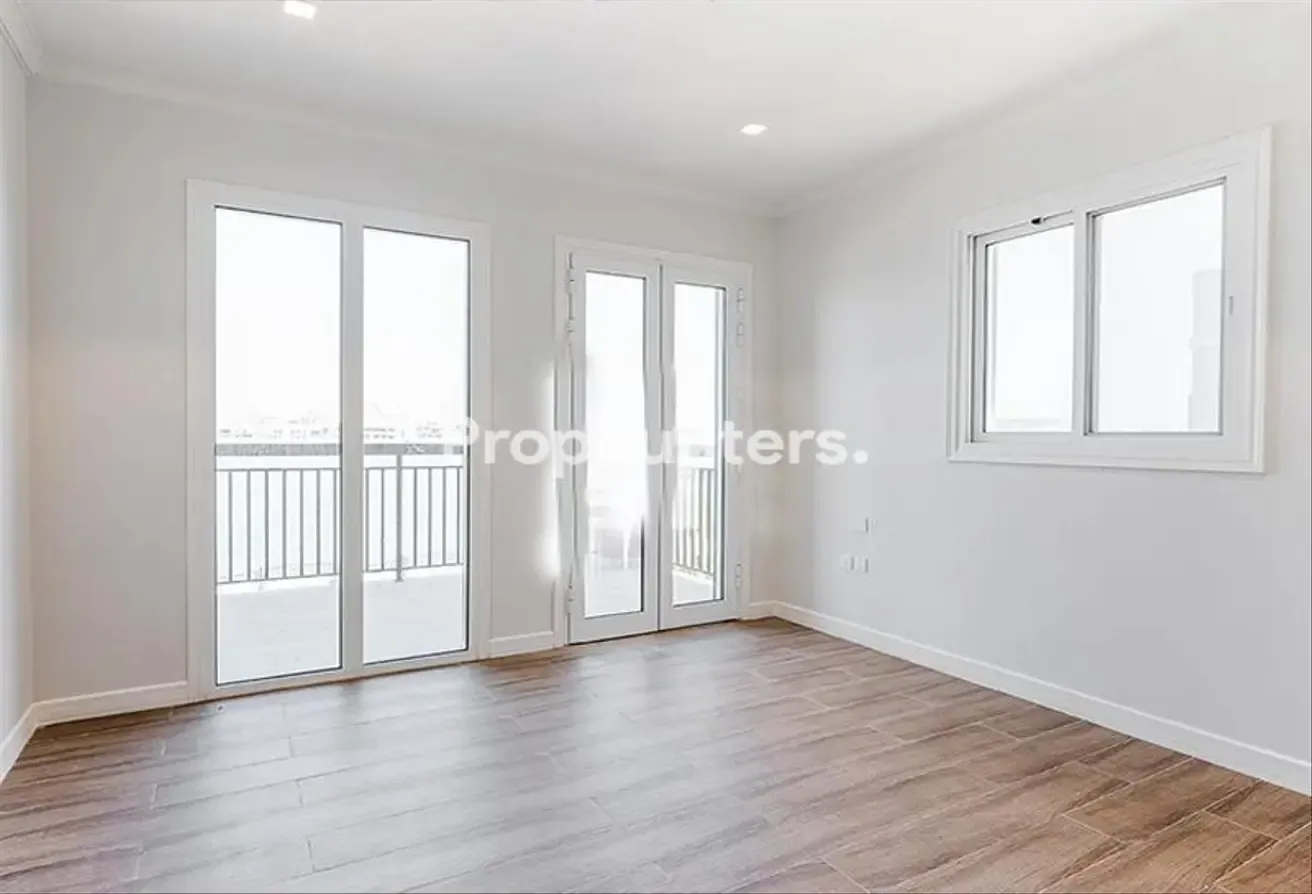 Bespoke Unit I Vacant I Large Layout