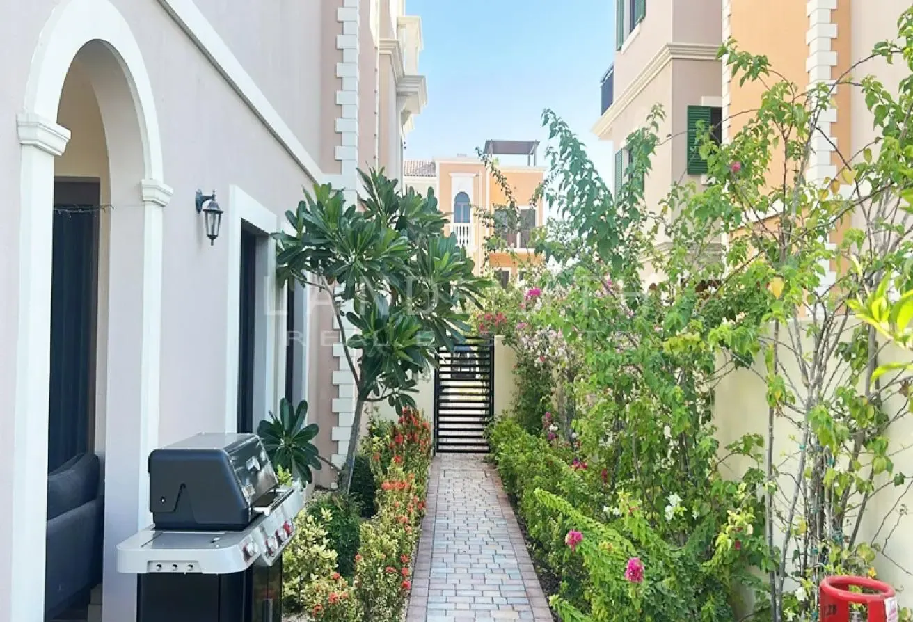 Luxury Villa| Big Balcony | Community View