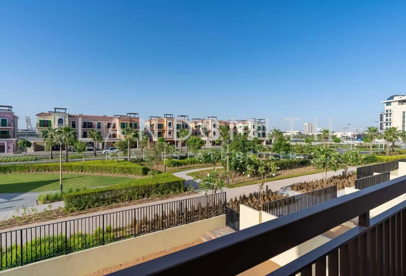 Luxury Villa| Big Balcony | Community View