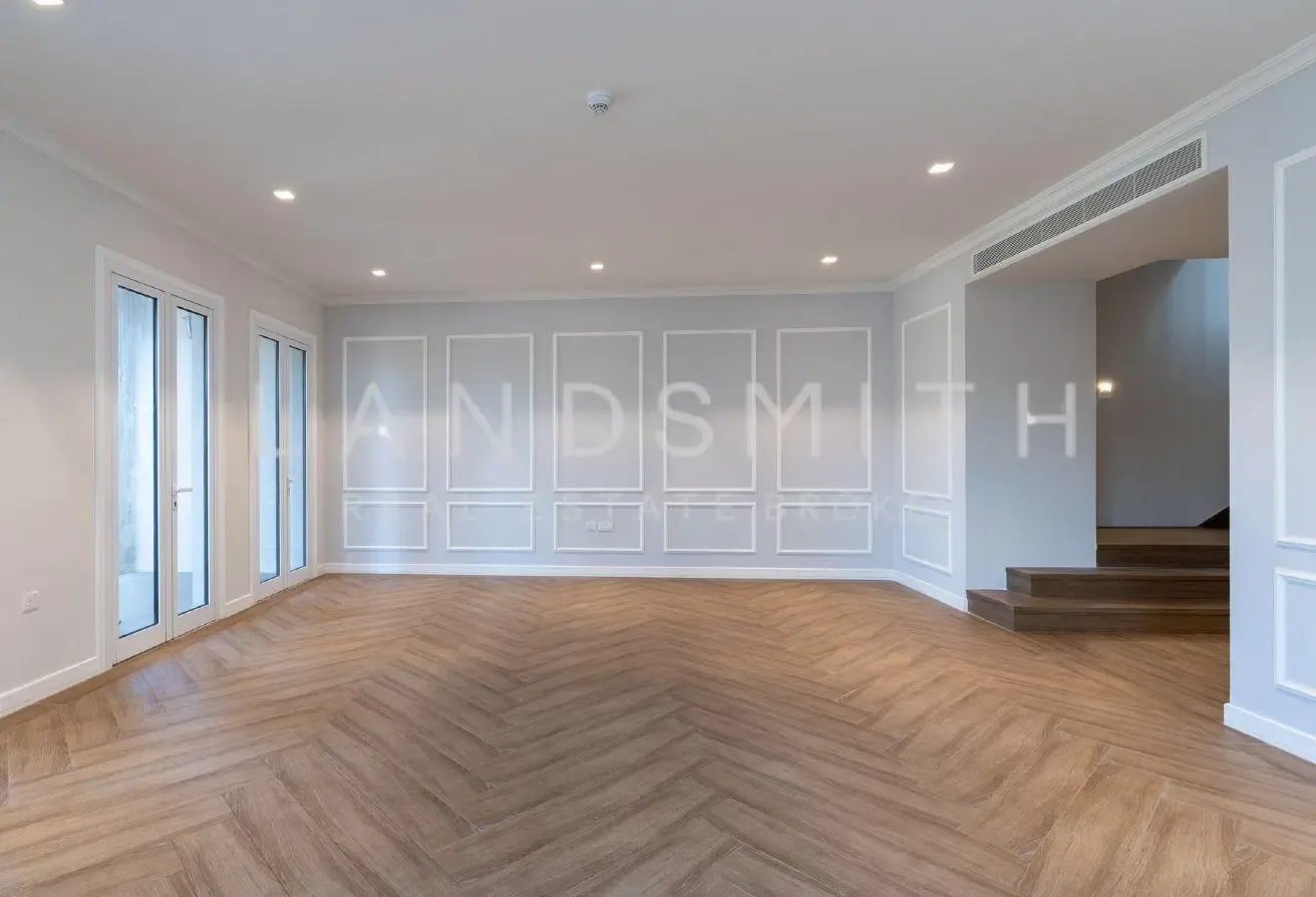 Luxury Villa| Big Balcony | Community View