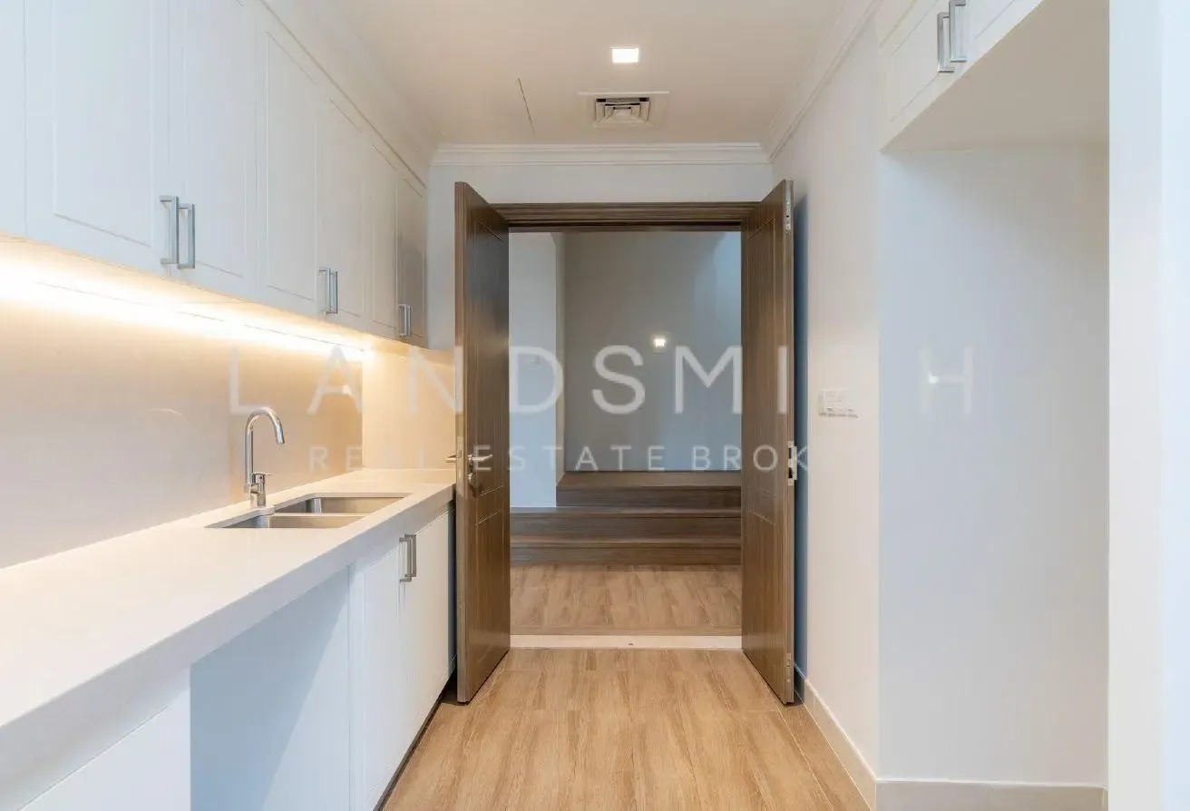 Luxury Villa| Big Balcony | Community View
