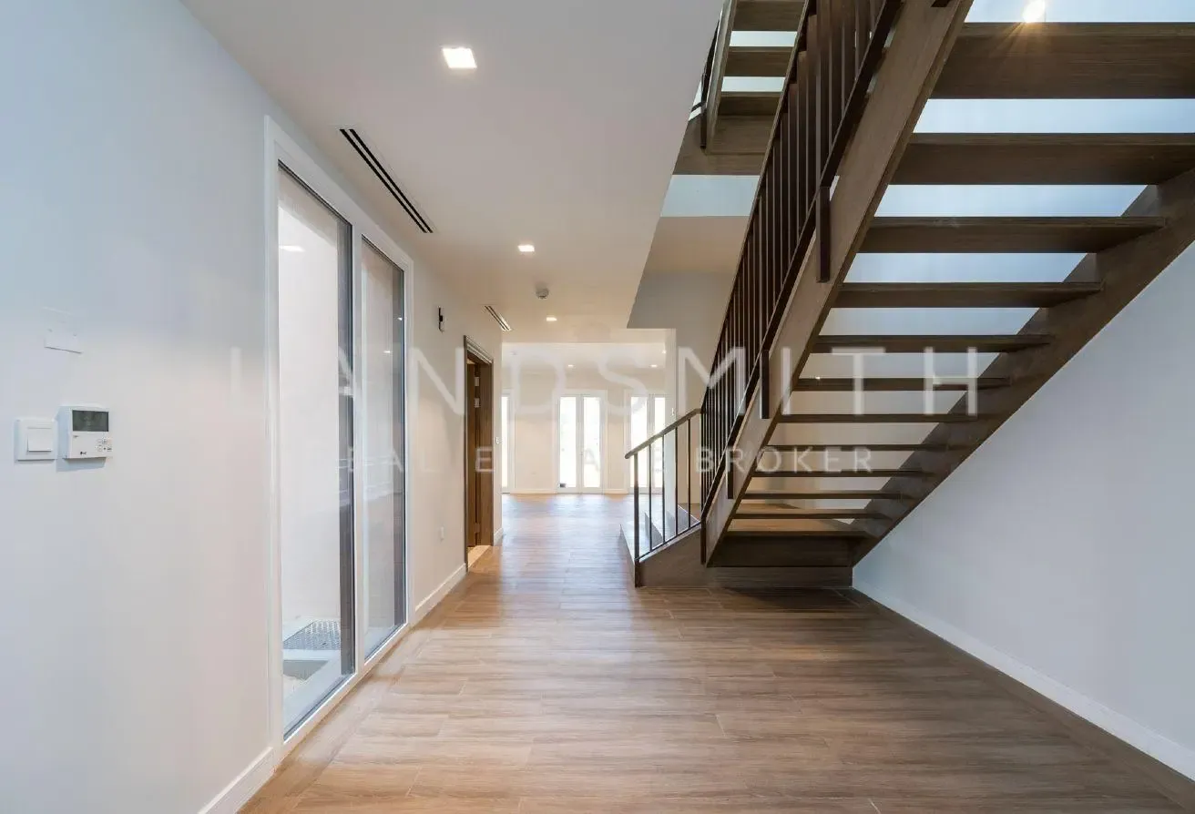 Luxury Villa| Big Balcony | Community View