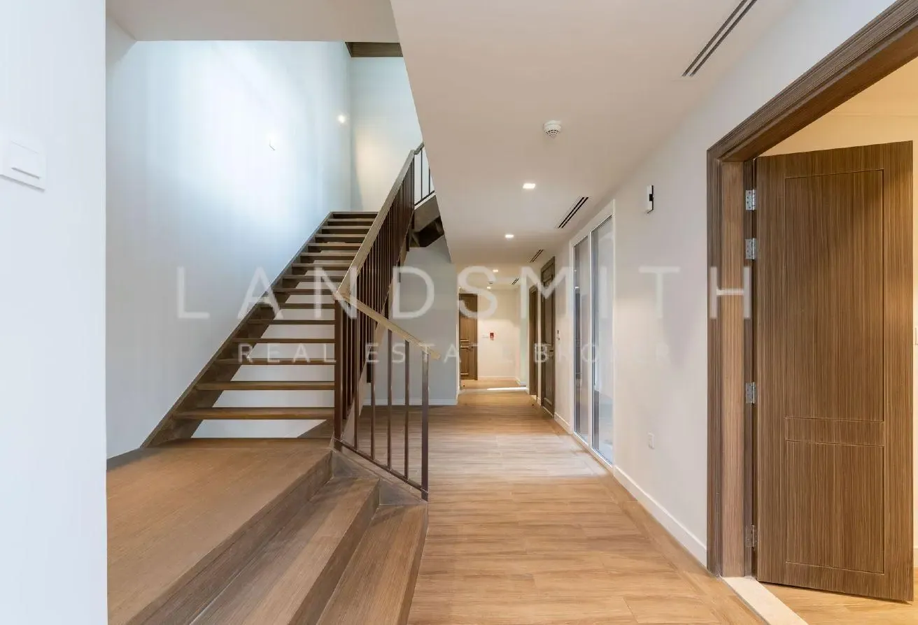 Luxury Villa| Big Balcony | Community View