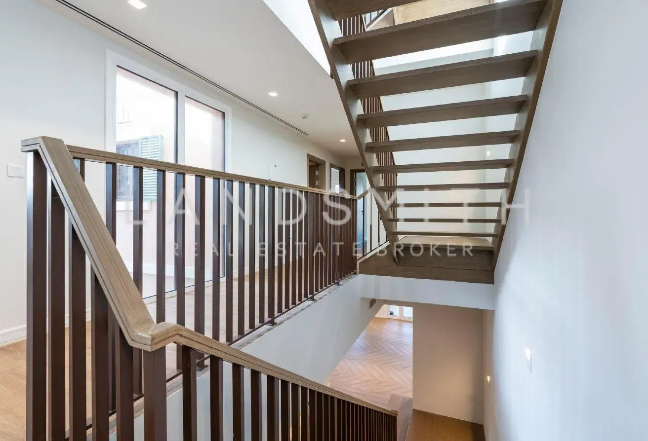 Luxury Villa| Big Balcony | Community View
