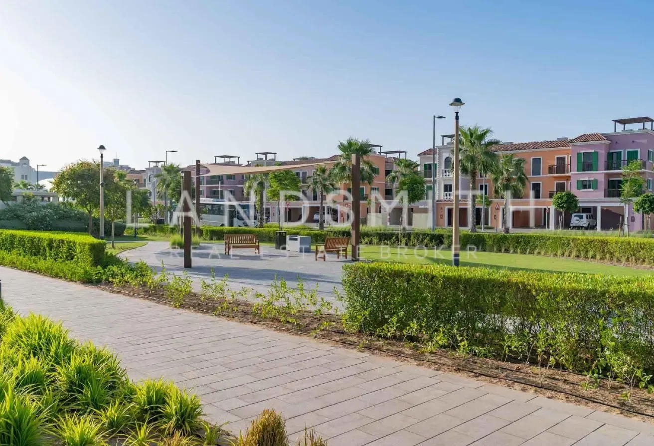 Luxury Villa| Big Balcony | Community View