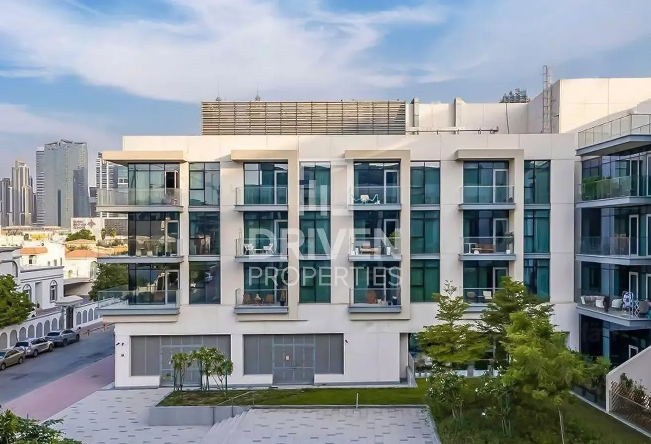 Ready to Move in | Prime Location | Modern Layout