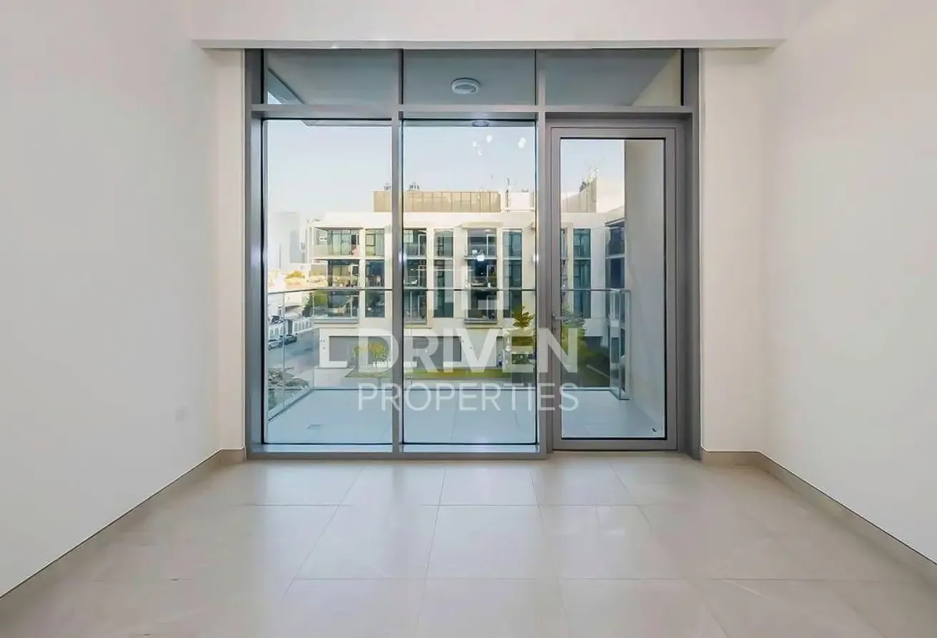 Ready to Move in | Prime Location | Modern Layout