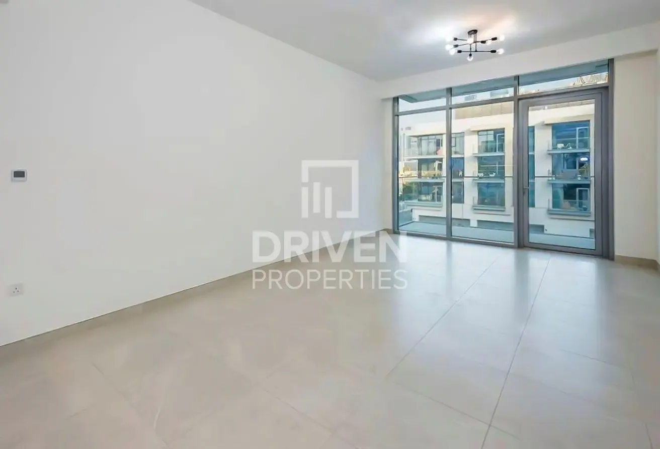 Ready to Move in | Prime Location | Modern Layout