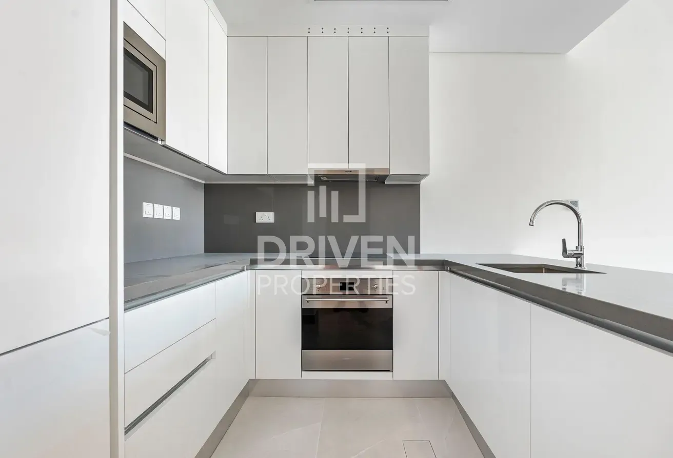 Ready to Move in | Prime Location | Modern Layout