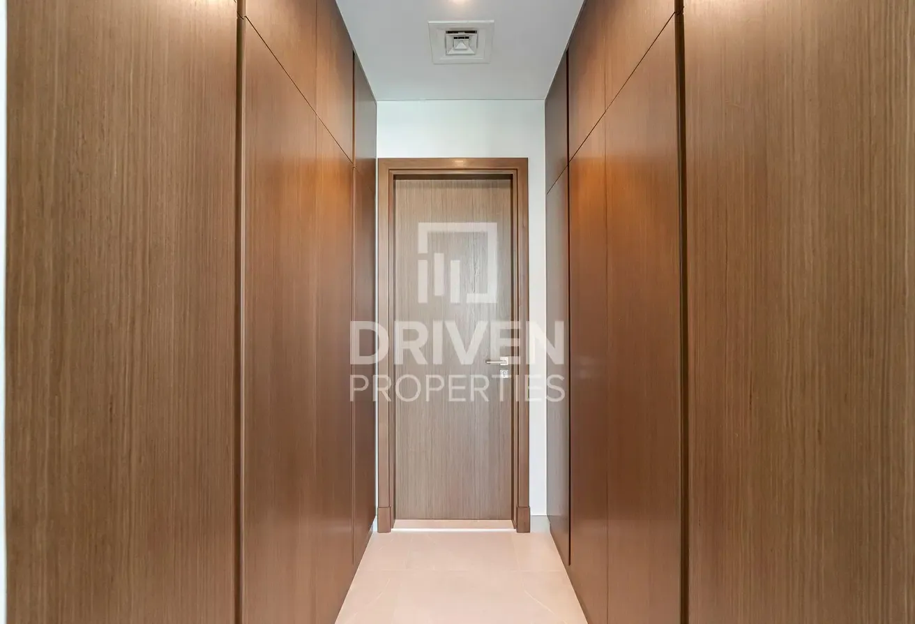 Ready to Move in | Prime Location | Modern Layout