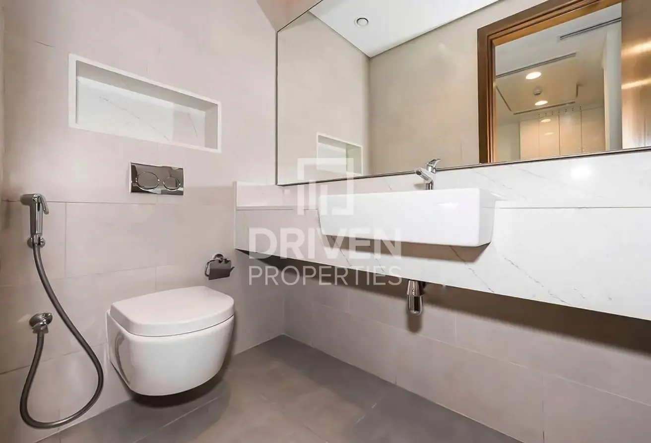 Ready to Move in | Prime Location | Modern Layout