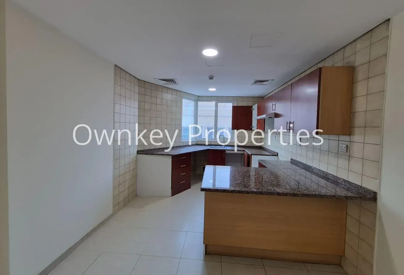 Specious/1 Bedroom Hall/With Balcony/Hot propertie
