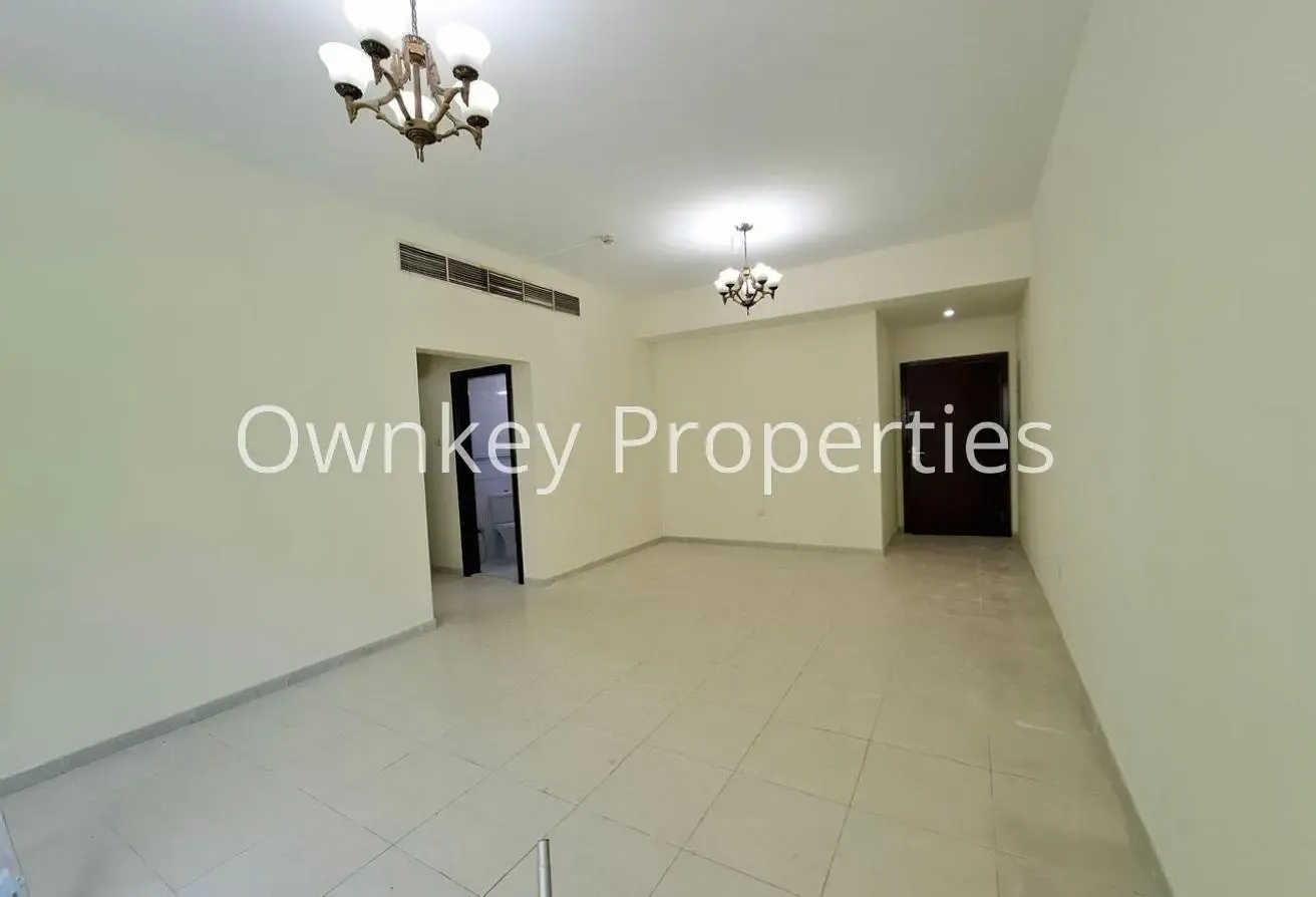 1 Bedroom Hall/Specious Apartment/Family Building
